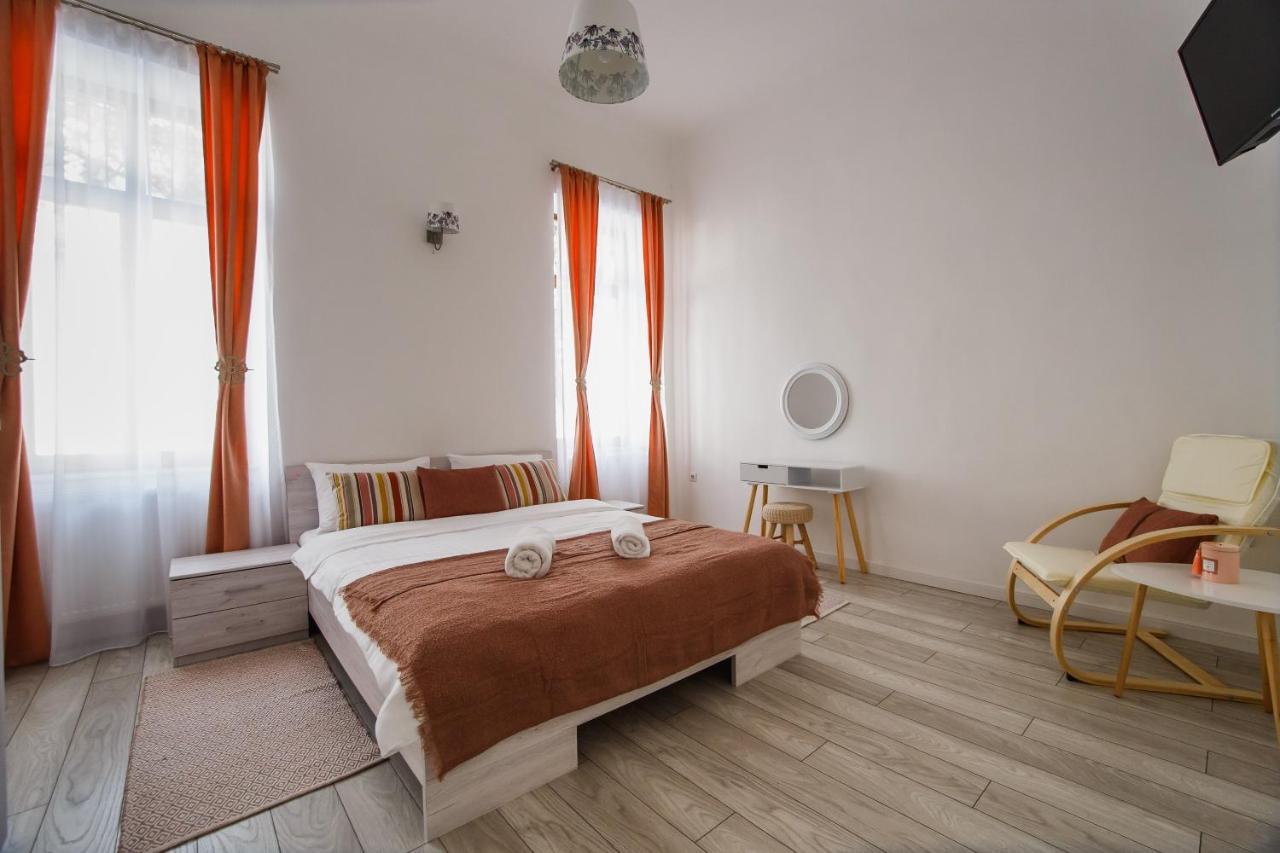 Stunning, Newly Renovated Central Apartment Oradea Exteriör bild